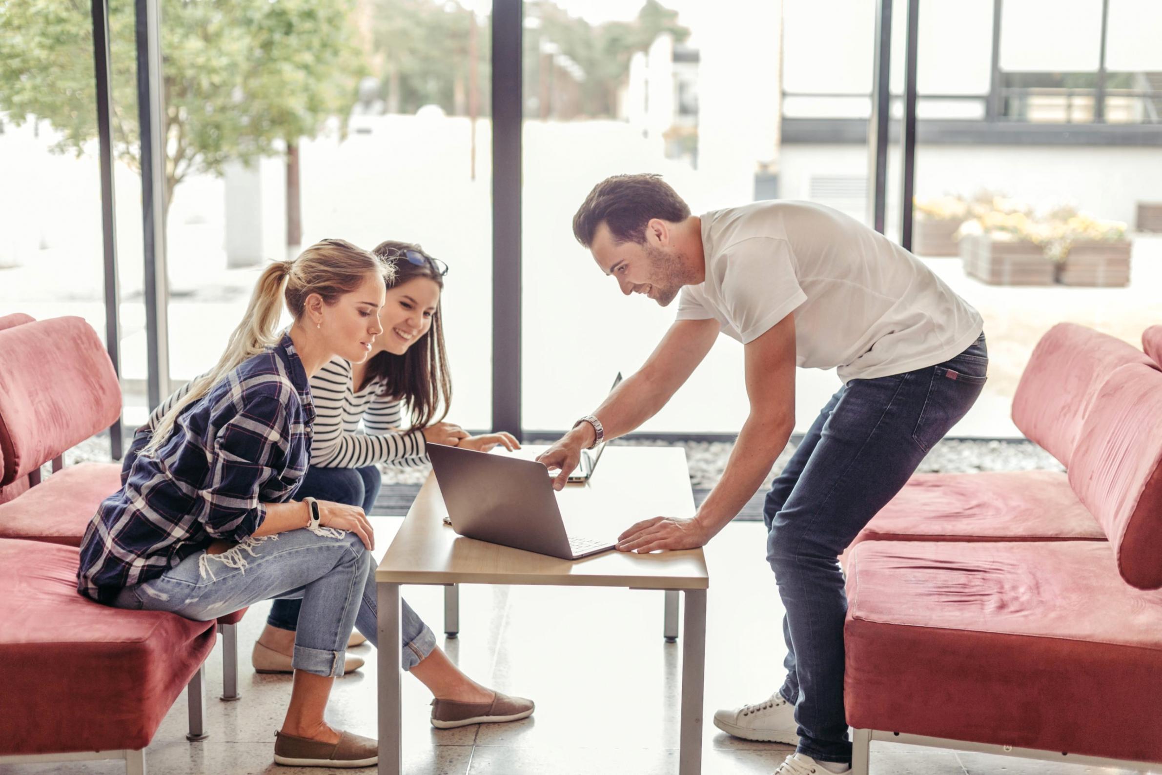 Live webinar session analyzing quarterly earnings reports with detailed financial metrics on screen